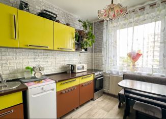 Продаю двухкомнатную квартиру, 57 м2, Челябинск, Электростальская улица, 2