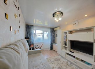 Продажа двухкомнатной квартиры, 43 м2, Таганрог, Инициативная улица, 44