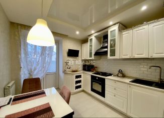 Продаю двухкомнатную квартиру, 64 м2, Смоленск, улица Ломоносова, 10В