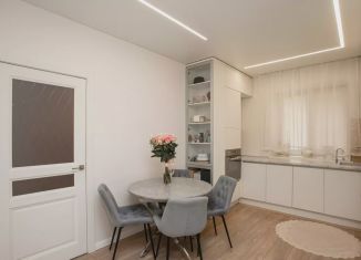 Продажа 2-ком. квартиры, 65 м2, Тюмень, Калининский округ, улица Грибоедова, 13к3