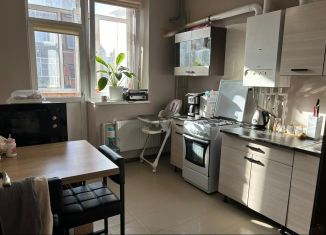 Сдаю 1-ком. квартиру, 36 м2, Азов, Железнодорожная улица, 3Б