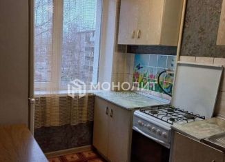 Сдаю 2-ком. квартиру, 45 м2, Старый Оскол, микрорайон Весенний, 3