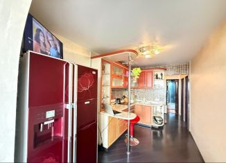 Продаю 2-ком. квартиру, 70 м2, Ялта, Октябрьская улица, 6