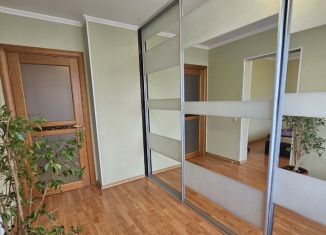 Продаю 4-комнатную квартиру, 72 м2, Петропавловск-Камчатский, улица Академика Курчатова, микрорайон Горизонт-Север