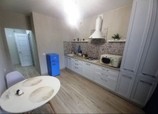 Сдам 1-ком. квартиру, 45 м2, Калуга, улица Академика Потехина, 7к1