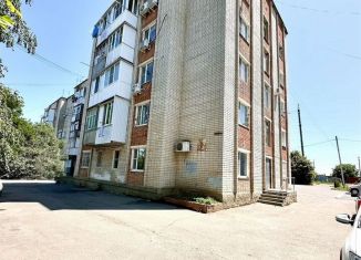 Продаю 2-комнатную квартиру, 48 м2, Армавир, улица 11-я Линия, 1