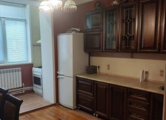 Сдам в аренду двухкомнатную квартиру, 65 м2, Махачкала, улица Керимова, 51к3