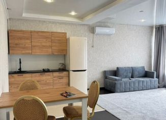 Сдам в аренду трехкомнатную квартиру, 90 м2, Сочи, Изумрудная улица, 26, микрорайон Голубые Дали