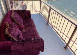 Сдаю 2-комнатную квартиру, 86 м2, Махачкала, улица Каримова, 19