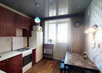 Продам 2-ком. квартиру, 47.5 м2, Ейск, Красная улица, 59/1