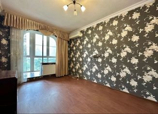 Продажа 2-ком. квартиры, 50 м2, Таганрог, улица Сергея Шило, 200-1