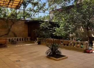 Дом на продажу, 300 м2, Махачкала, улица Омарова-Чохского