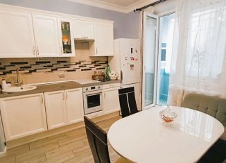 Продам 2-ком. квартиру, 63 м2, Щербинка, Индустриальная улица, 7