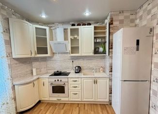 Сдается двухкомнатная квартира, 72 м2, Татарстан, Минская улица, 12