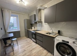 Сдам 3-ком. квартиру, 64 м2, Череповец, Молодёжная улица, 1А