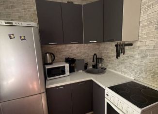 Сдаю 2-комнатную квартиру, 47 м2, Курчатов, улица Космонавтов, 2