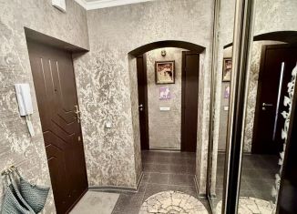 Продам 2-ком. квартиру, 56 м2, Саратов, Южная улица, 63