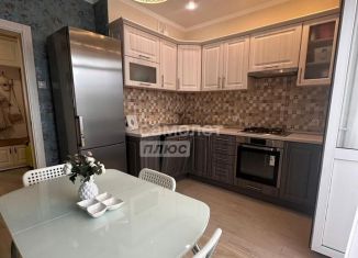 Продаю 2-ком. квартиру, 62 м2, Ставрополь, улица Тухачевского