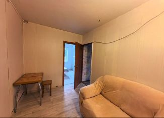 Сдаю в аренду четырехкомнатную квартиру, 60 м2, Гатчина, улица Карла Маркса, 14