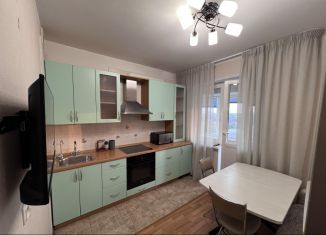 Сдается в аренду однокомнатная квартира, 44 м2, Москва, улица Герасима Курина, 20