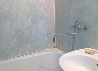 Продаю 2-ком. квартиру, 45 м2, Ростов-на-Дону, Пролетарский район, улица 1-я Линия, 56