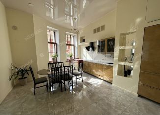 Сдается 4-ком. квартира, 150 м2, Санкт-Петербург, улица Восстания, 8А