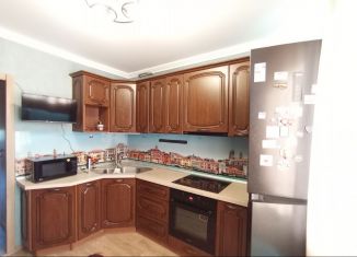 Продаю двухкомнатную квартиру, 52 м2, Челябинск, улица Братьев Кашириных, 97