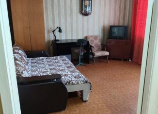 Сдаю 2-ком. квартиру, 50 м2, Астрахань, 2-я Ровная улица, 1