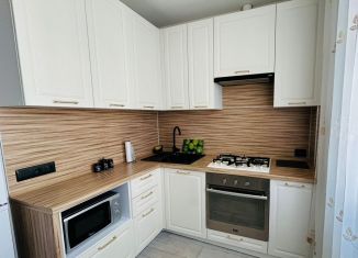 Сдаю в аренду однокомнатную квартиру, 41 м2, Нижнекамск, улица Фикрята Табеева, 13