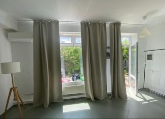 Продажа 2-ком. квартиры, 64.5 м2, Крым, улица имени Умера Акмоллы Адаманова, 23Б