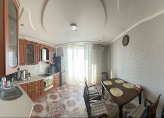 Трехкомнатная квартира в аренду, 106 м2, Белгород, улица Будённого
