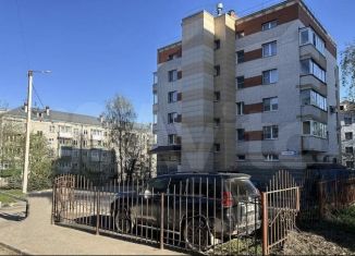 Сдается в аренду 2-ком. квартира, 52.5 м2, Киров, улица Сурикова, 28Б