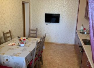 Сдаю в аренду трехкомнатную квартиру, 80 м2, Уфа, улица Лётчиков, 14