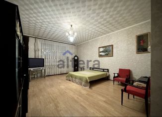 Сдается в аренду трехкомнатная квартира, 120 м2, Казань, улица Николая Ершова, 57Б