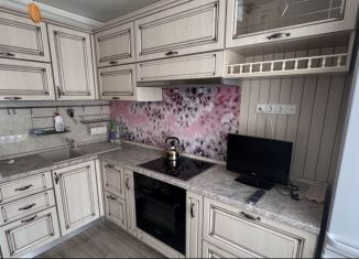 Сдается трехкомнатная квартира, 67 м2, Ижевск, улица Холмогорова, 67