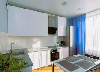 Продается 1-комнатная квартира, 38 м2, Тюмень, улица Фармана Салманова, 12