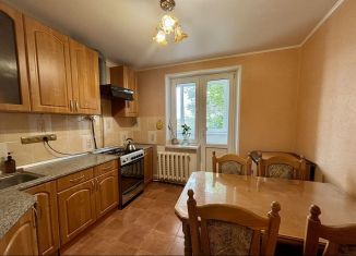 Сдам в аренду 2-ком. квартиру, 64 м2, Псков, Рижский проспект, 61