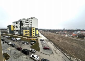Продаю 2-ком. квартиру, 56 м2, посёлок городского типа Молодёжное, Парковая улица, 1