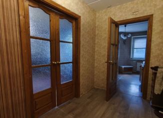 Продаю 2-комнатную квартиру, 54 м2, Курск, улица Димитрова, 40