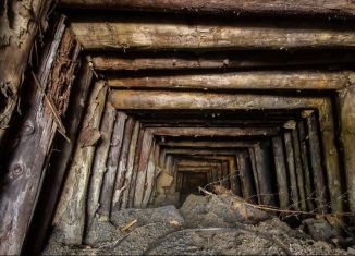 Продаю гараж, 17 м2, Осинники, 1-й ряд, с1