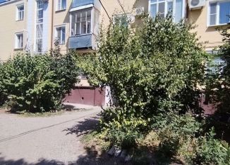Сдача в аренду трехкомнатной квартиры, 45 м2, Армавир, Комсомольская улица, 111