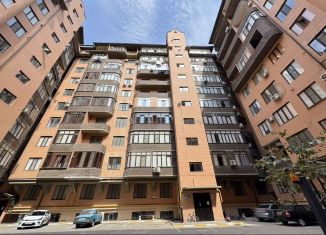 Продам трехкомнатную квартиру, 104 м2, Махачкала, Мекегинская улица, 40