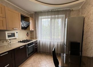 Сдам трехкомнатную квартиру, 68 м2, Татарстан, улица Адоратского, 39