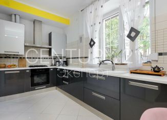 Продаю 2-ком. квартиру, 56.7 м2, Калининград, Бассейная улица, 35