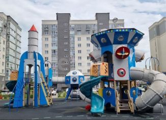 Продаю 1-ком. квартиру, 42 м2, Калининград, Суздальская улица, 11А