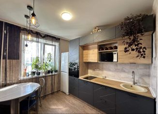 Продаю 4-ком. квартиру, 75.5 м2, Прокопьевск, 10-й микрорайон, 19