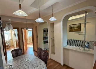 Трехкомнатная квартира в аренду, 70 м2, Татарстан, улица Чернышевского, 24/23