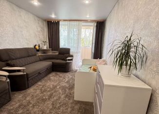 Продается двухкомнатная квартира, 46 м2, Тобольск, 10-й микрорайон, 7