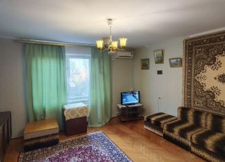 Сдача в аренду трехкомнатной квартиры, 70 м2, Крым, 2-й микрорайон, 57А