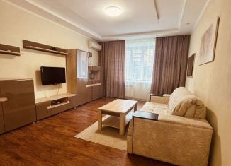 Сдается в аренду двухкомнатная квартира, 70 м2, Татарстан, Чистопольская улица, 70